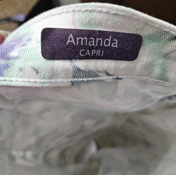 Gloria Vanderbilt Amanda Capri Jeans - Picture 4 of 5